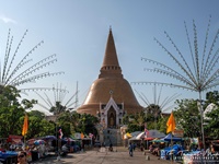 Der Phra Pathom Chedi (Thai: พระปฐมเจดีย) ist mit 127 m der höchste buddhistische Chedi weltweit. Der Chedi steht in der Stadt Nakhon Pathom.
