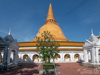Der Phra Pathom Chedi (Thai: พระปฐมเจดีย) ist mit 127 m der höchste buddhistische Chedi weltweit. Der Chedi steht in der Stadt Nakhon Pathom.